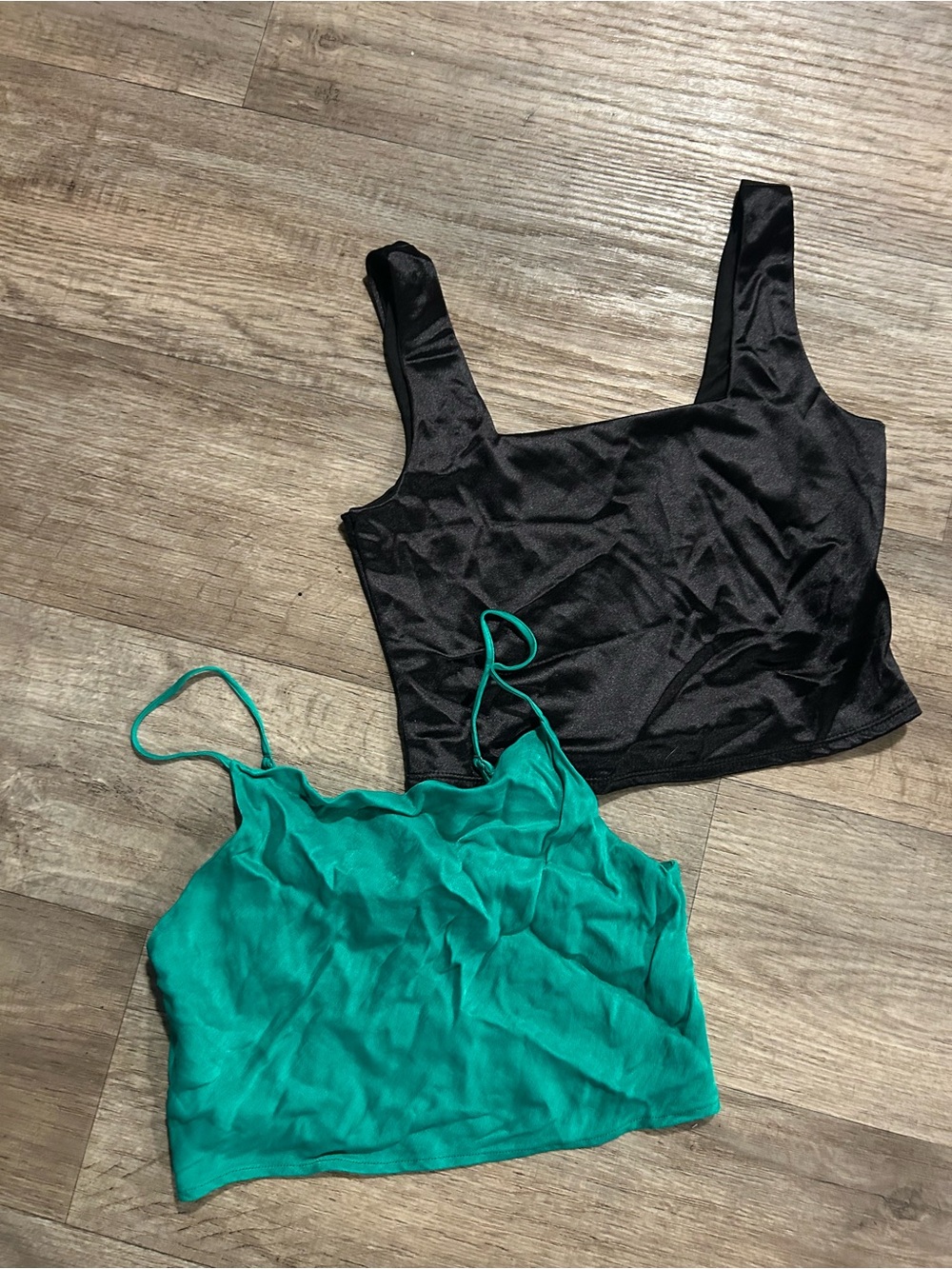 Zara and Altar’d State black & green crop top bundle
Size M